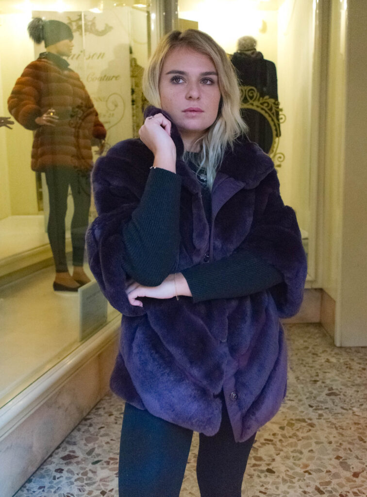 Mantella orylag colore viola.