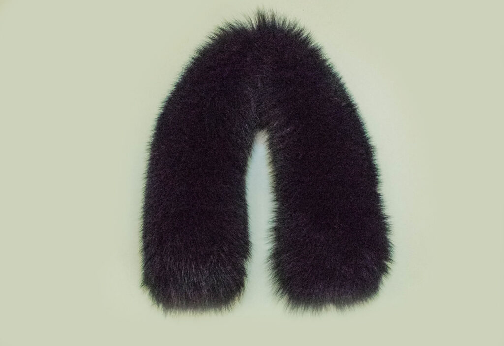 collo volpe per capotti con calamita di colore nero